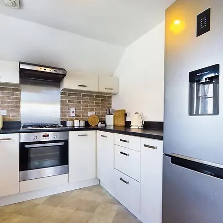 Chic City Centre Apartment With Allocated Parking Swansea Exterior photo