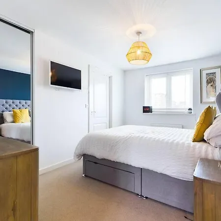 Chic City Centre Apartment With Allocated Parking Swansea Exterior photo