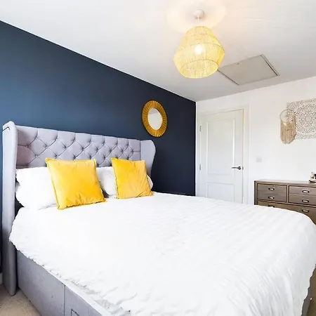 Chic City Centre Apartment With Allocated Parking Swansea Exterior photo