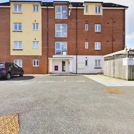 Chic City Centre Apartment With Allocated Parking Swansea Exterior photo