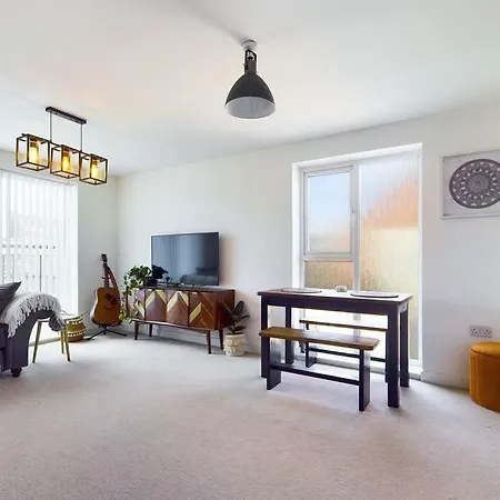 Chic City Centre Apartment With Allocated Parking Swansea Exterior photo