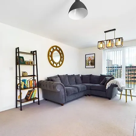 Chic City Centre Apartment With Allocated Parking Swansea Exterior photo