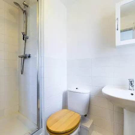 Chic City Centre Apartment With Allocated Parking Swansea Exterior photo