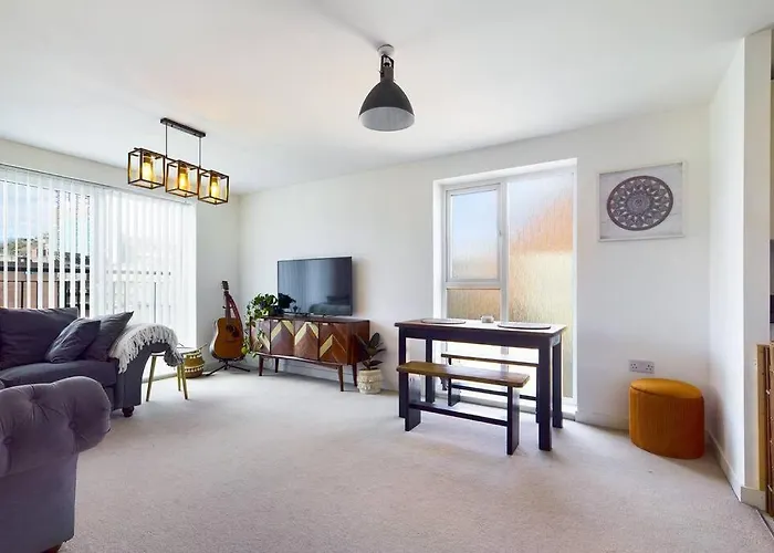 Chic City Centre Apartment With Allocated Parking