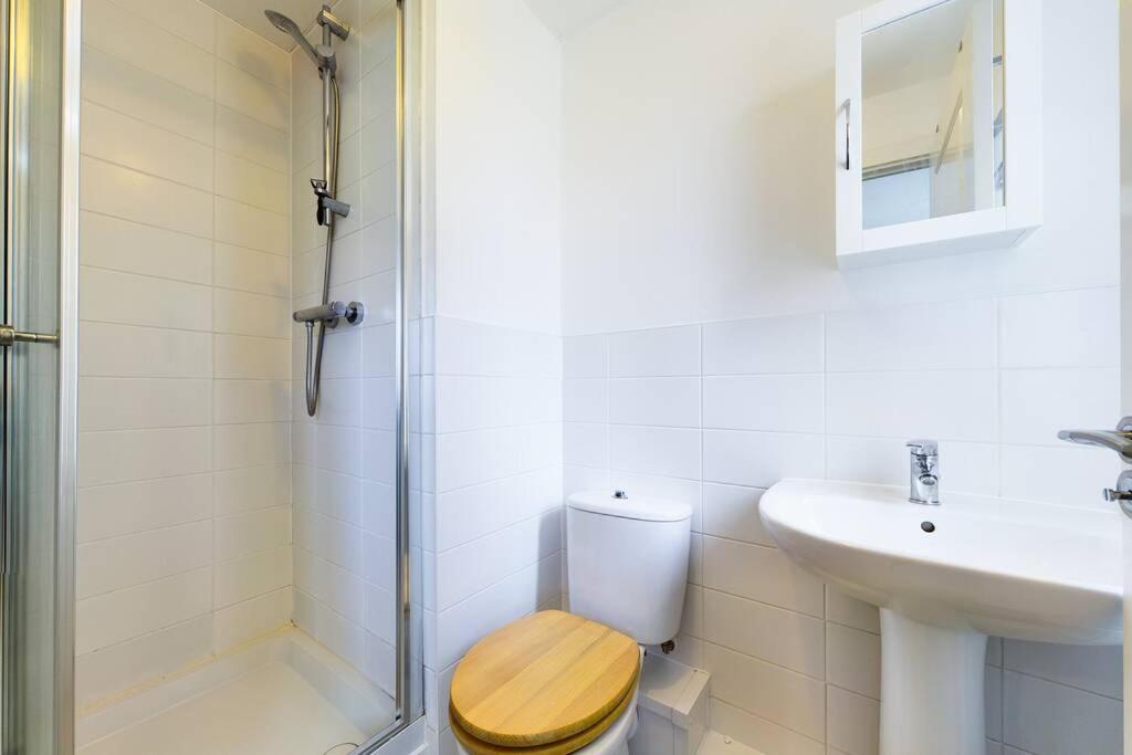 Chic Centre With Allocated Parking Apartment Swansea