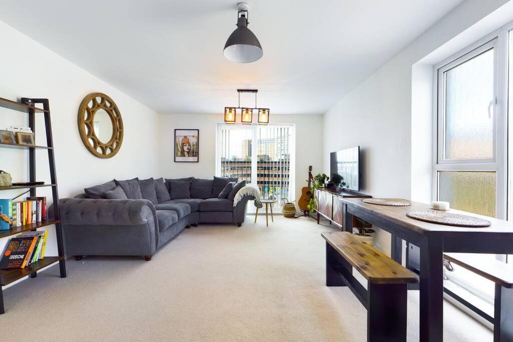 Chic Centre With Allocated Parking Apartamento